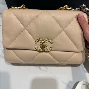 Chanel 19 Beige